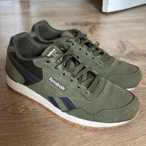 Mens Reebok classic sneaker olive green size 8